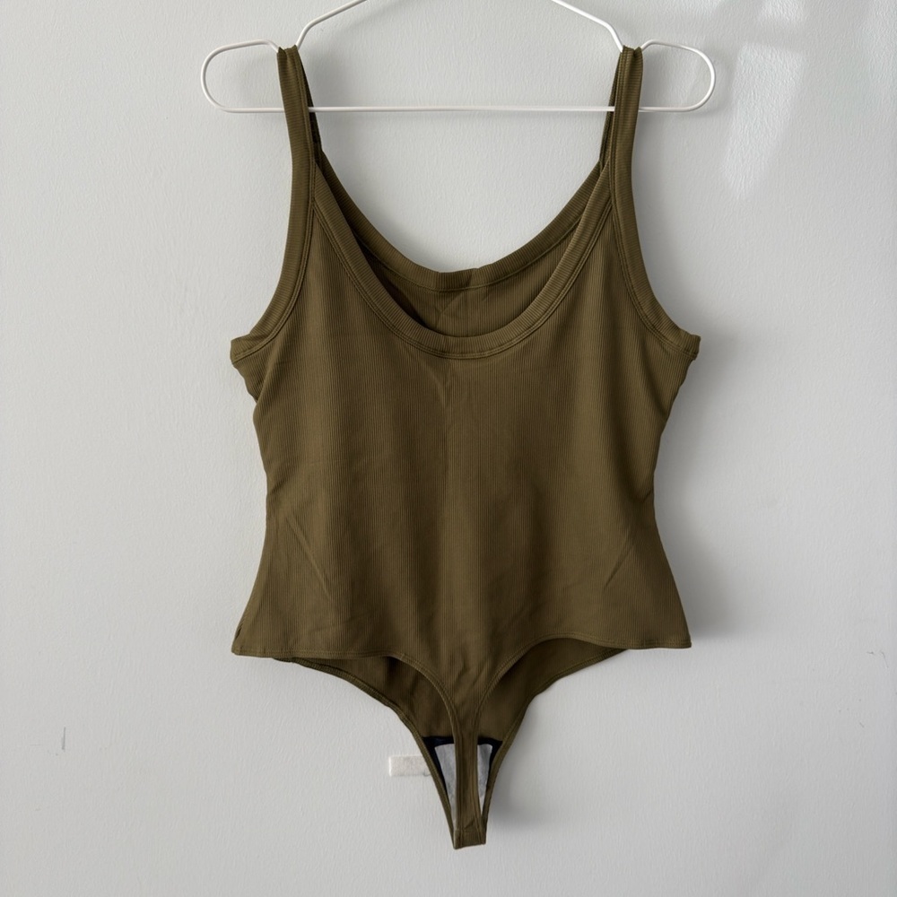 GIRLFRIEND COLLECTIVE Coco Scoop Bodysuit in Fern - Picture 6 of 11
